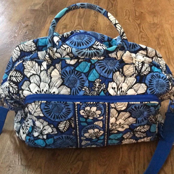 Vera Bradley weekend bag, duffel bag, travel bag🗺 - Picture 2 of 8